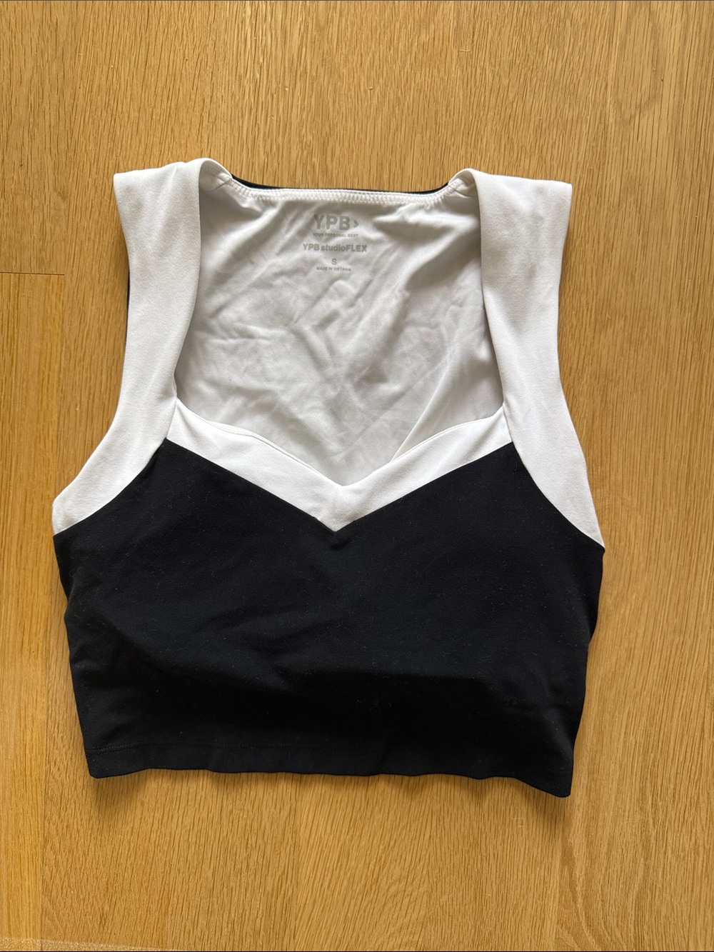 NWOT Black & White Sleeveless V-Neck Crop Top